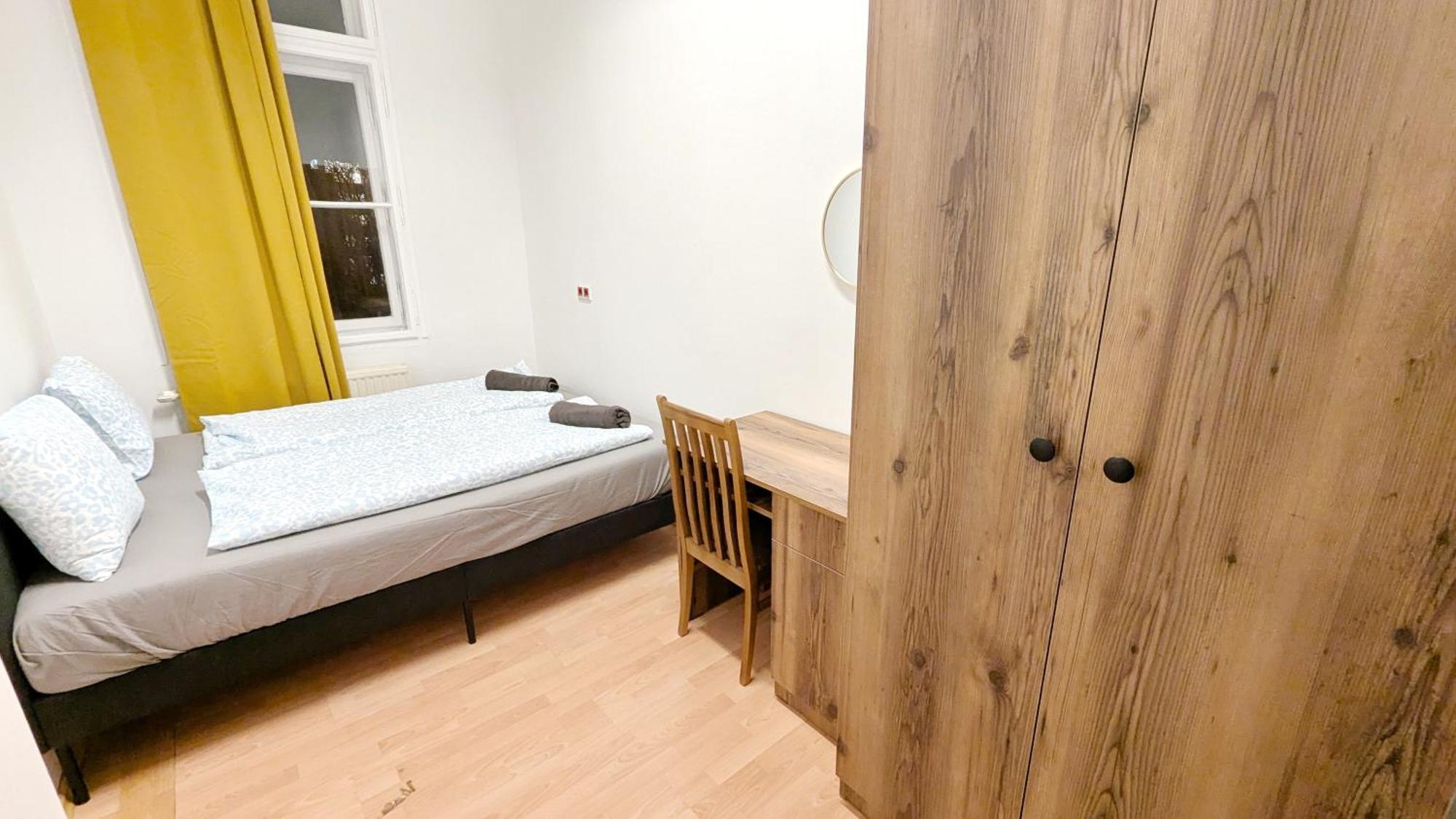 Homestay Spacious - 15 Min From Airport & Center, 5 Min From Main-bus Station Ez8 *
