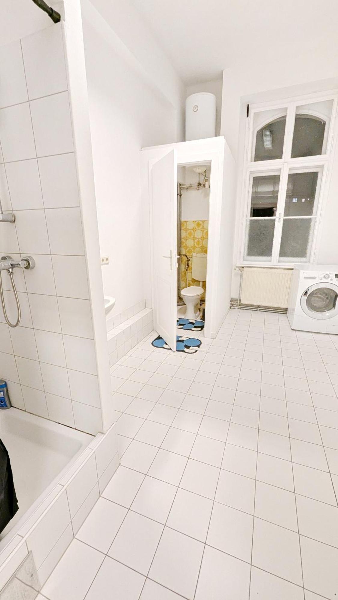 Spacious - 15 Min From Airport & Center, 5 Min From Main-bus Station Ez8